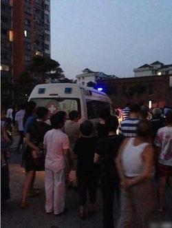 21岁女子从30楼坠亡,21岁女子从30楼坠亡视频